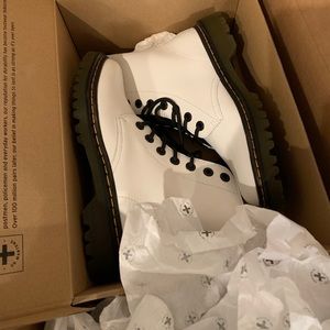 BRAND NEW dr martens women’s luana white boot 7m